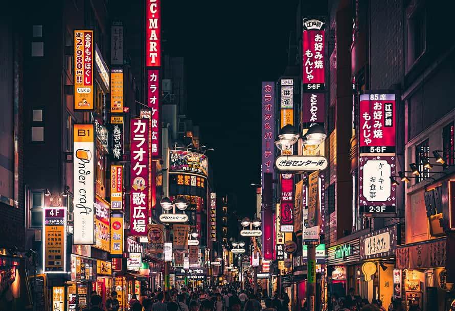古い白黒写真に真実な色を付けた後